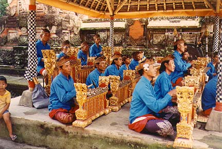 bali-miliki-25-alat-musik-tradisional-berbahan-baku-bambu-dan-logam